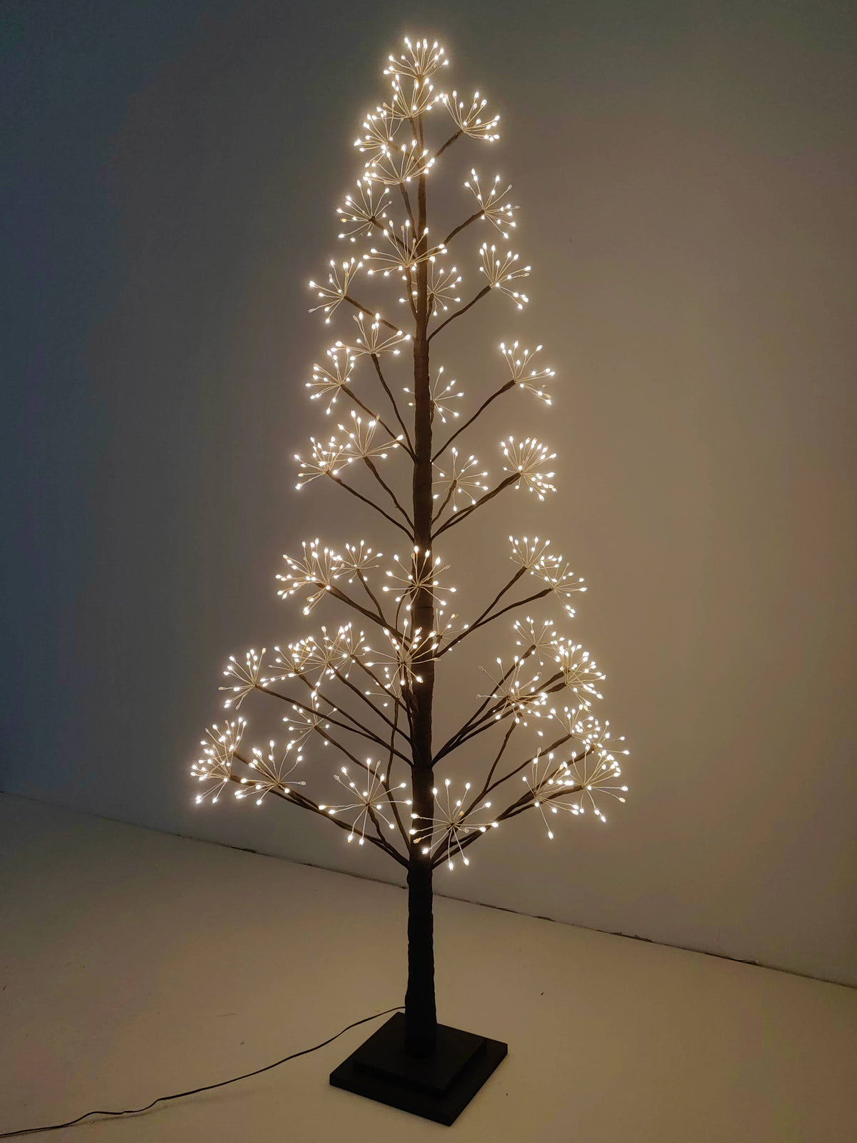 5ft Brown LED Cluster Tree with 720 Warm White LEDs