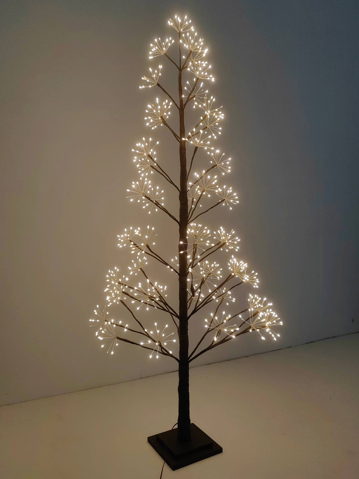 5ft Brown LED Cluster Tree with 720 Warm White LEDs